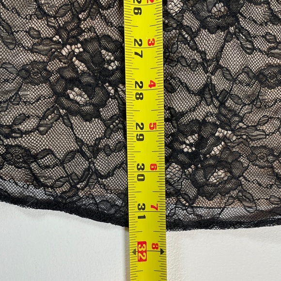 Alice + Olivia Suzy Off The Shoulder Black and Cream Lace Dress - Size Medium - Picture 13 of 13